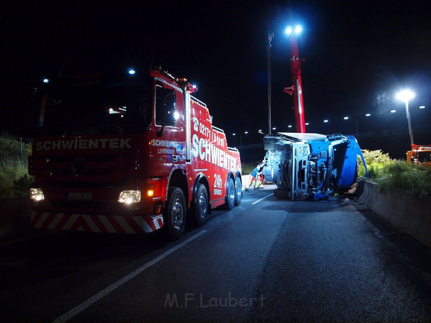 Einsatz BF Koeln PEINGEKLEMMT in Leverkusen P250.JPG